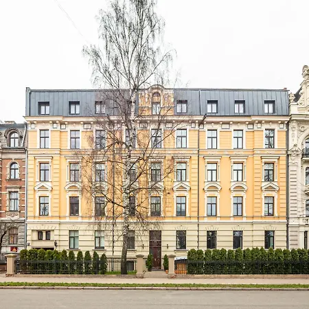 Design Meets Comfort - Prestigious City Center Riga