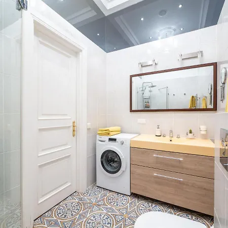 Design Meets Comfort - Prestigious City Center *